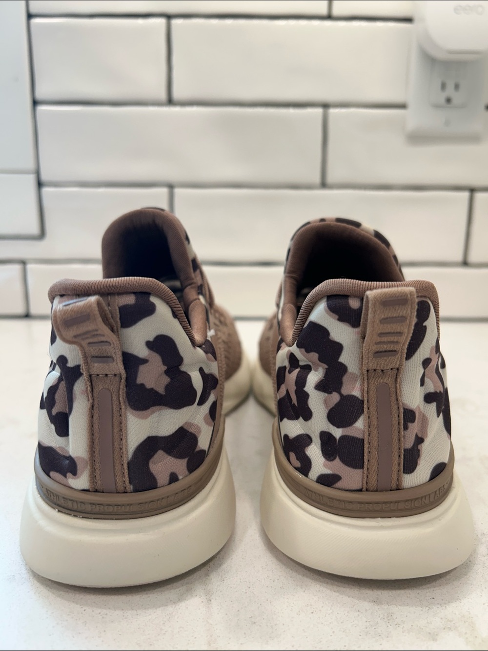 Athletic Propulsion Labs (APL) Techloom Tracer Sneakers Almond Leopard Women’s 7 - Picture 12 of 16